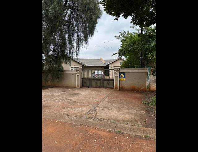 3 BEDROOM HOUSE FOR SALE IN DAWN PARK